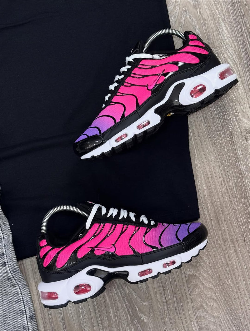 Conjunto  NK + Tênis NK TN Plus & Boné